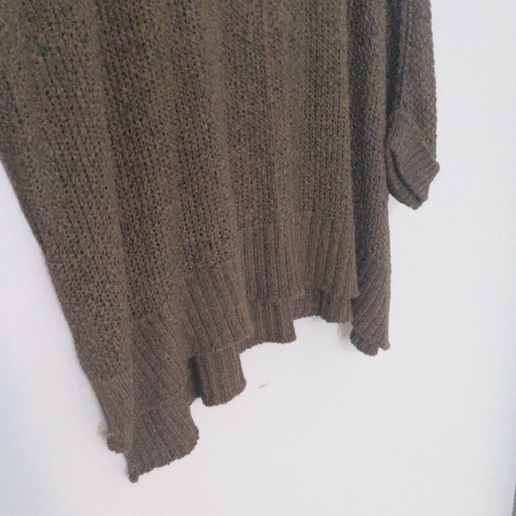 EUC✨ WISHLIST green open-knit oversized M/L v-neck sweater - Picture 7 of 16